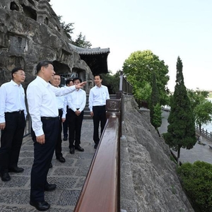 習(xí)近平在河南洛陽市考察調(diào)研